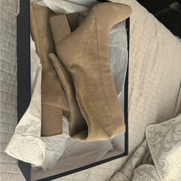 Kensley taupe suede stretch over the knee boot by Splendid. Never worn - Picture 5 of 5